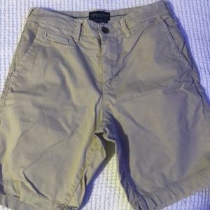 Men’s American Eagle khaki shorts